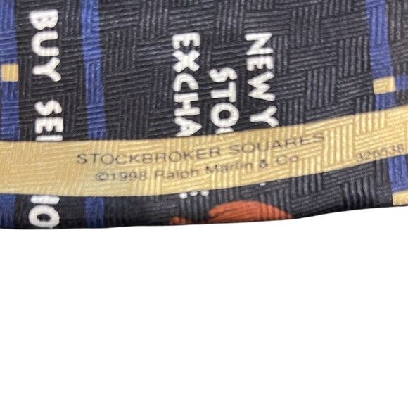 📈📊100% Silk Wall Street themed tie with NYSE, NASDAQ. Black, blue, white hues - Picture 4 of 6